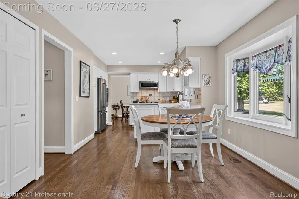17634 Country Club Drive Livonia City, MI 48152