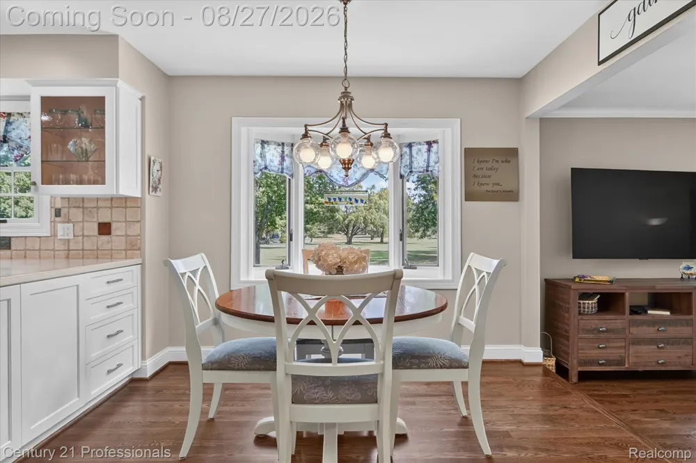 17634 Country Club Drive Livonia City, MI 48152