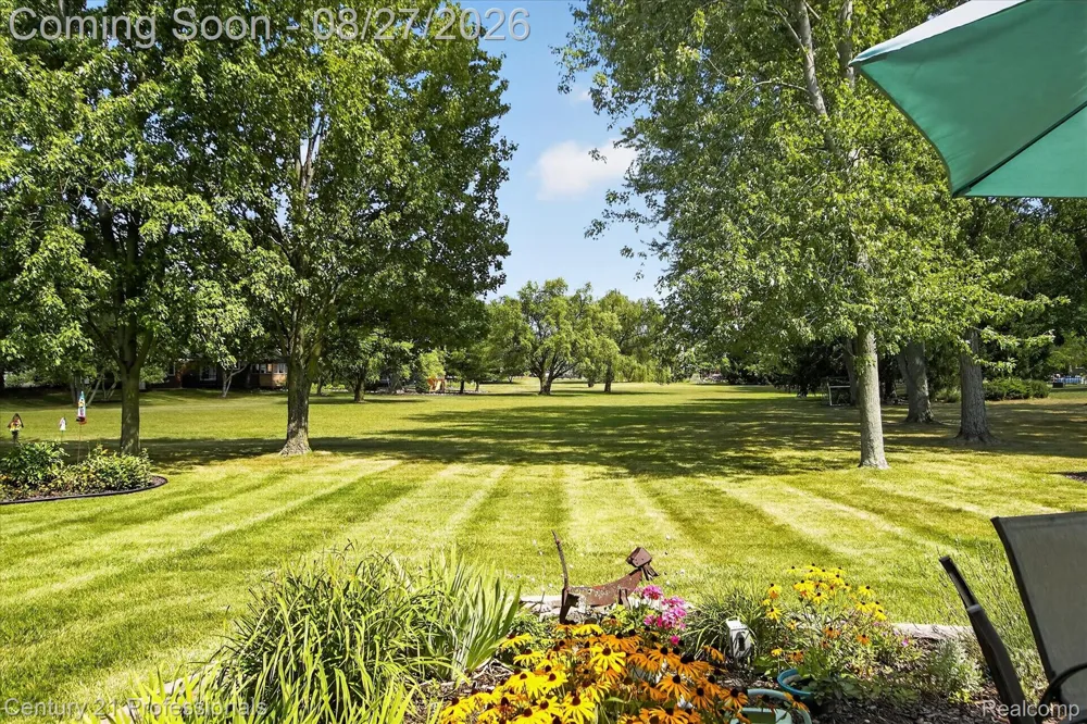 17634 Country Club Drive Livonia City, MI 48152