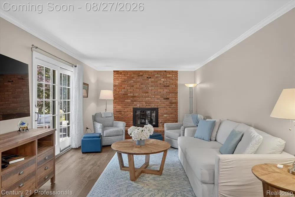 17634 Country Club Drive Livonia City, MI 48152