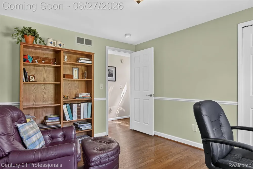 17634 Country Club Drive Livonia City, MI 48152
