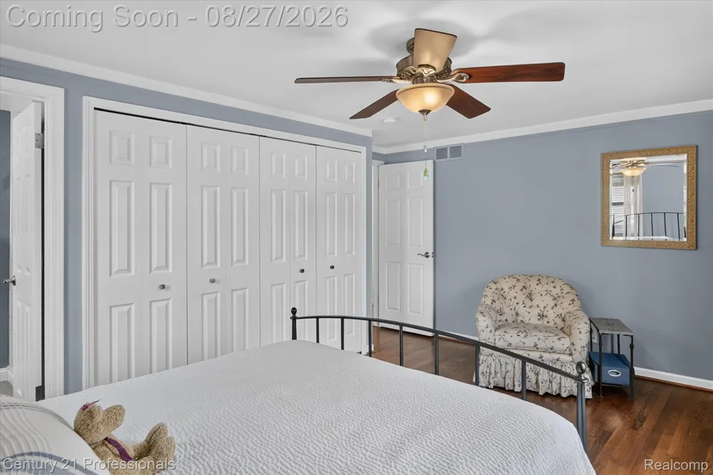 17634 Country Club Drive Livonia City, MI 48152