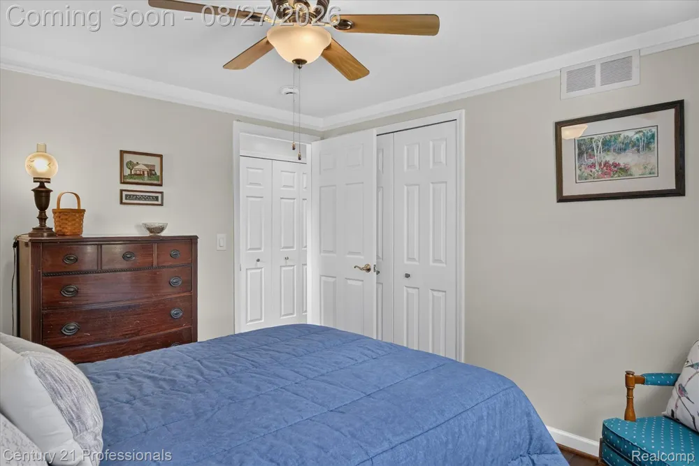 17634 Country Club Drive Livonia City, MI 48152