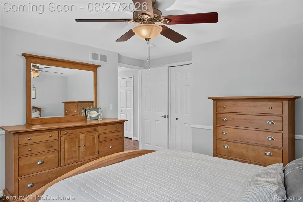 17634 Country Club Drive Livonia City, MI 48152