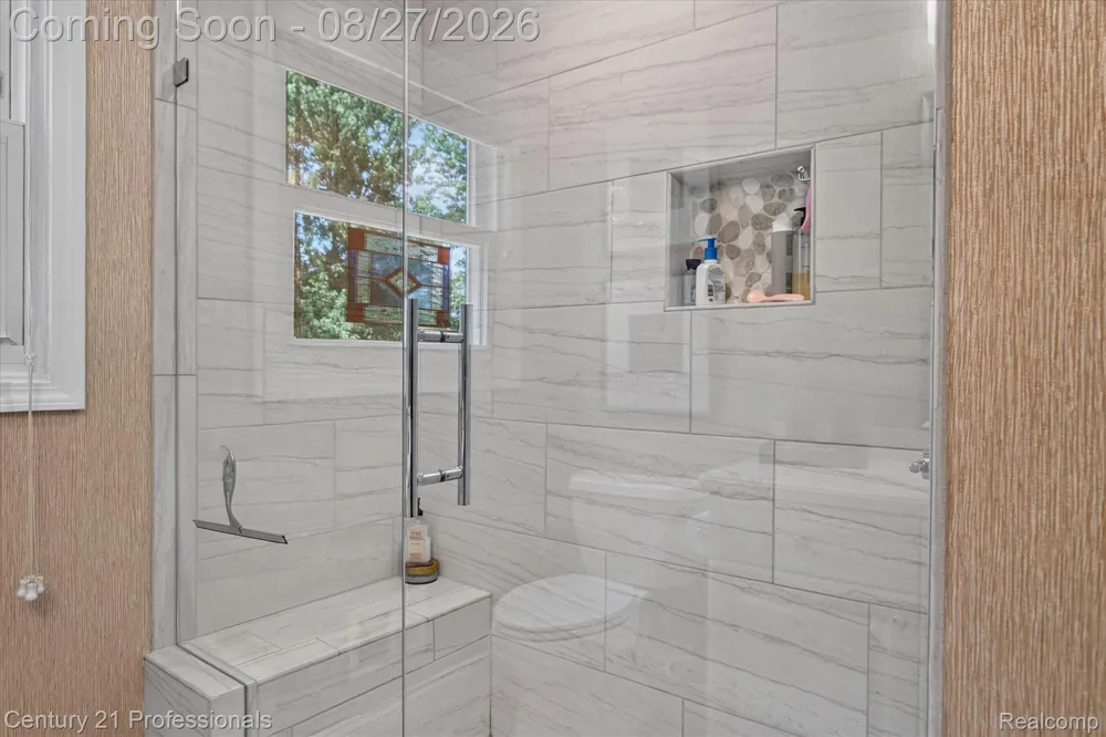 17634 Country Club Drive Livonia City, MI 48152
