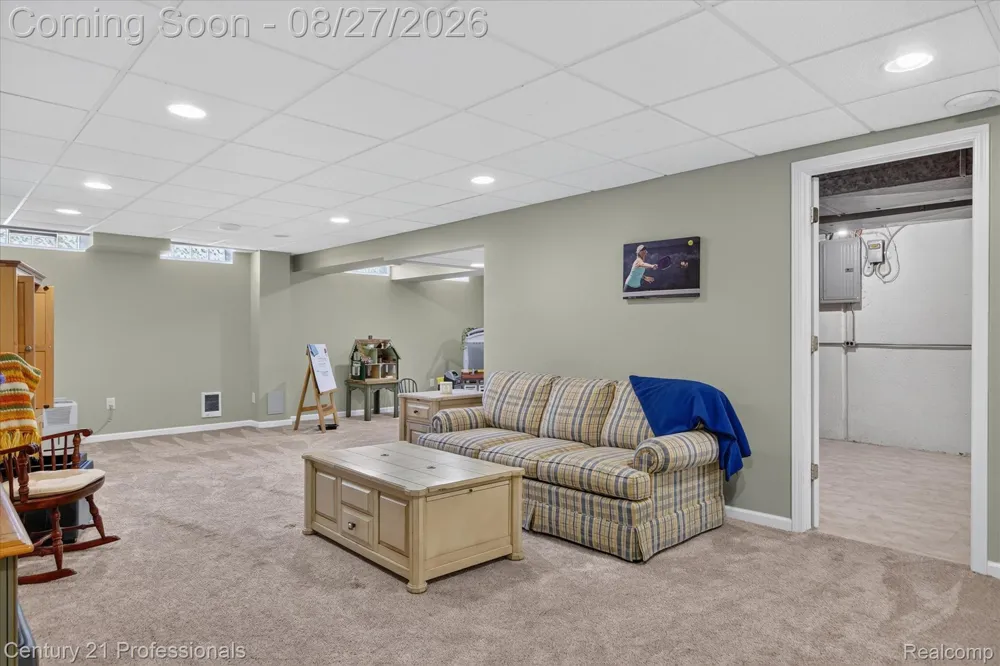 17634 Country Club Drive Livonia City, MI 48152