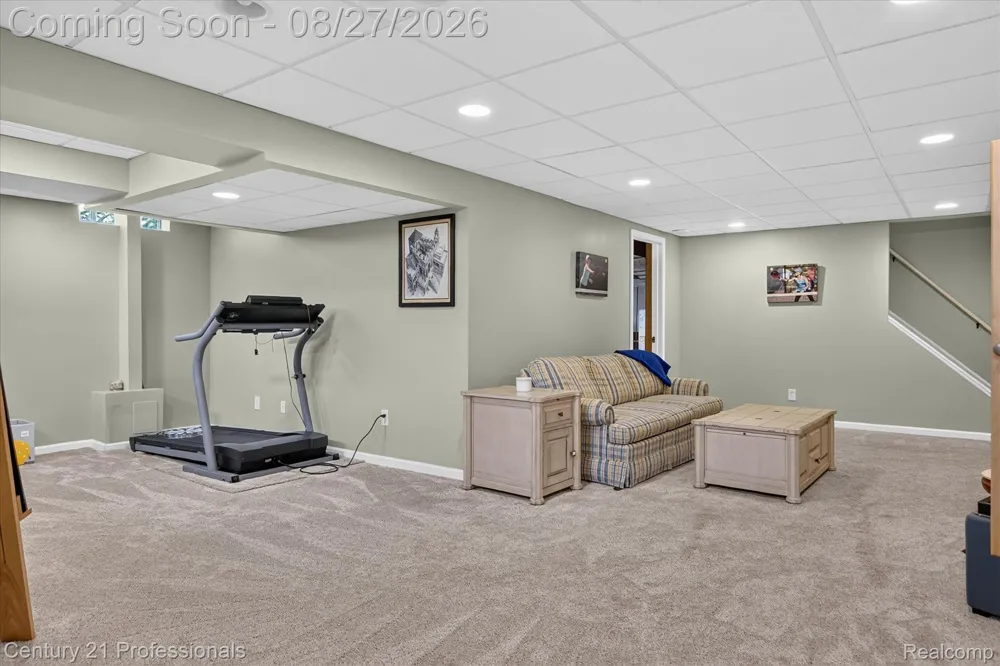 17634 Country Club Drive Livonia City, MI 48152