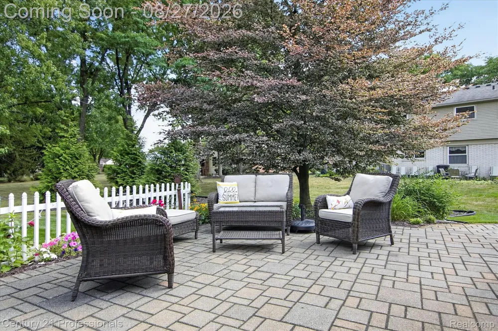 17634 Country Club Drive Livonia City, MI 48152