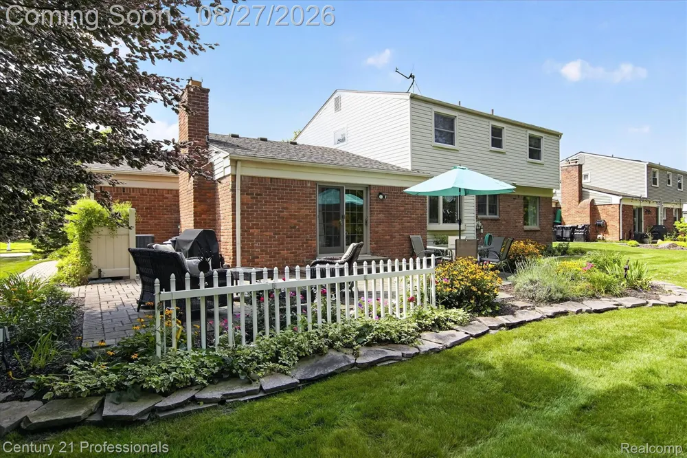 17634 Country Club Drive Livonia City, MI 48152