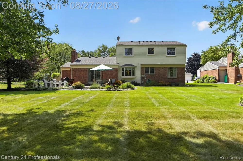 17634 Country Club Drive Livonia City, MI 48152