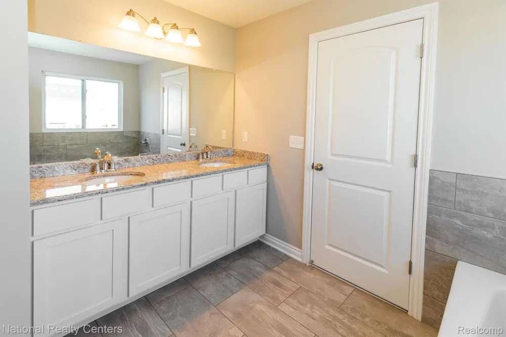 5583 Morgan Lake Drive Independence Charter Township, MI 48348