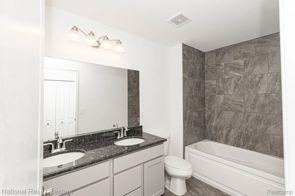 5583 Morgan Lake Drive Independence Charter Township, MI 48348