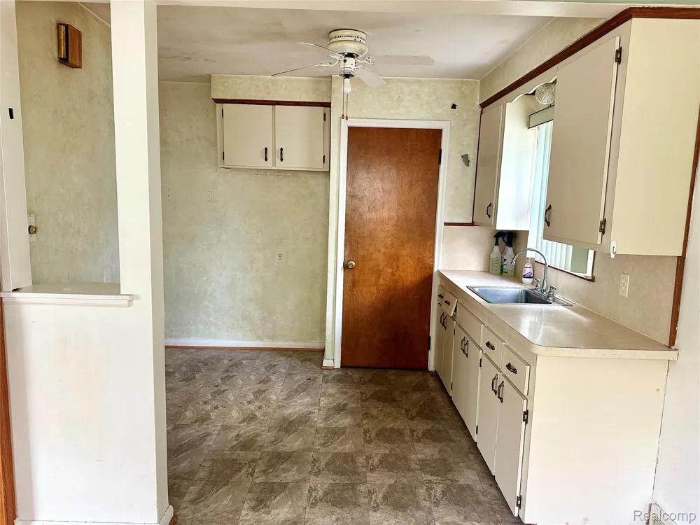 11465 Leverne Road Redford Charter Township, MI 48239
