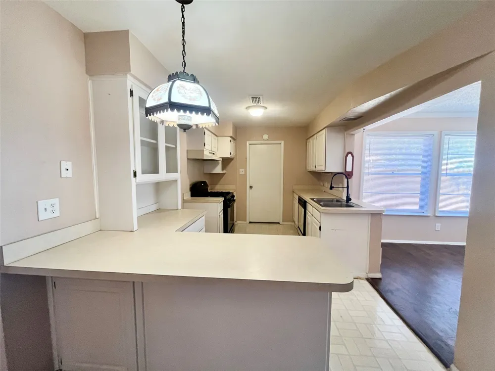 1811 Redwood Street Arlington, TX 76014