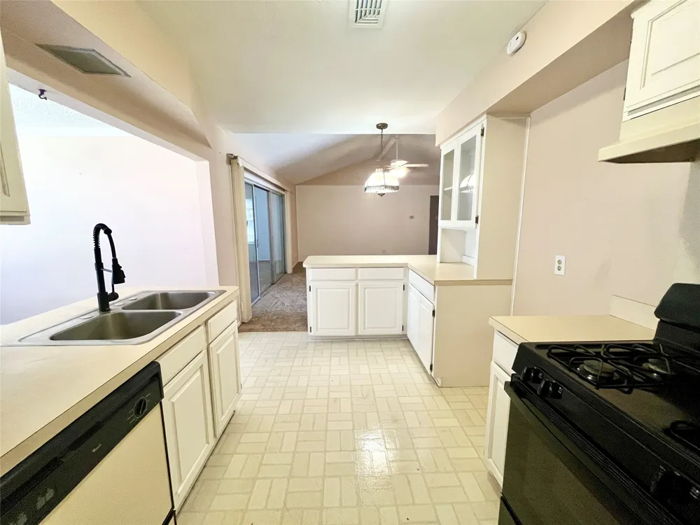 1811 Redwood Street Arlington, TX 76014
