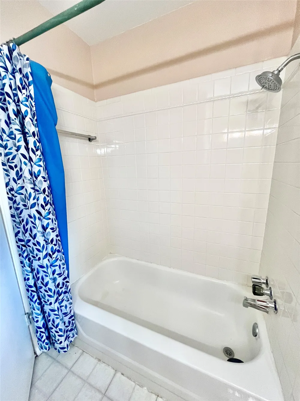 1811 Redwood Street Arlington, TX 76014