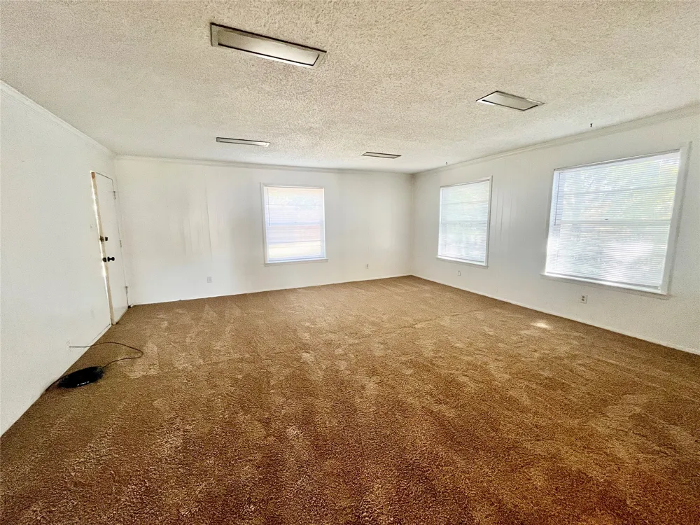 1811 Redwood Street Arlington, TX 76014