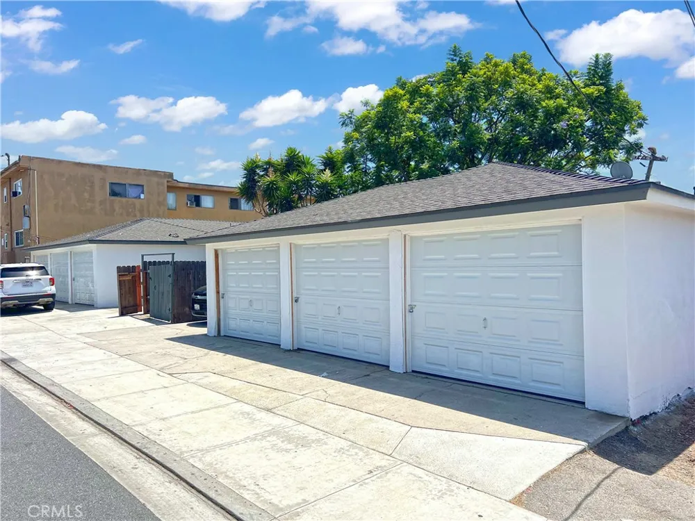 3245 E Wilton Street Long Beach, CA 90804
