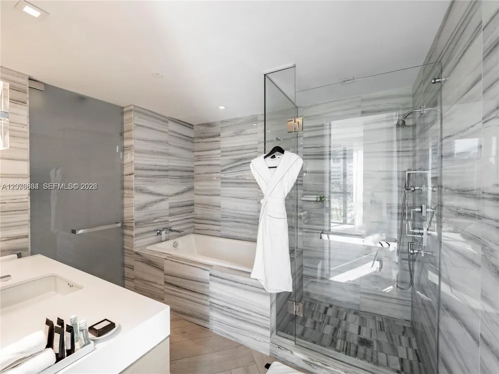2201 Collins Ave #428 Miami Beach, FL 33139