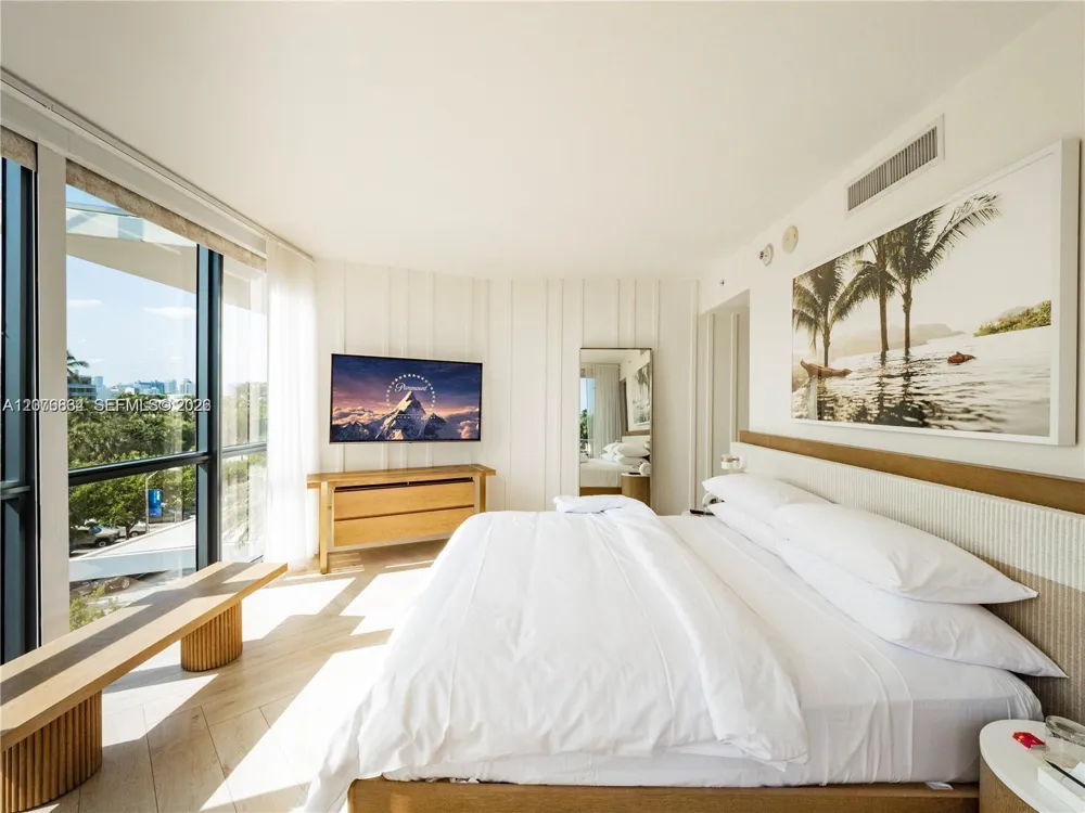2201 Collins Ave #428 Miami Beach, FL 33139