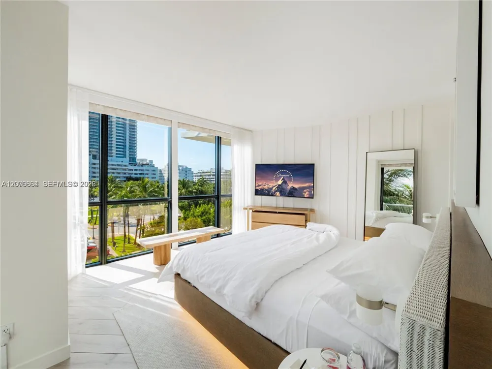 2201 Collins Ave #428 Miami Beach, FL 33139