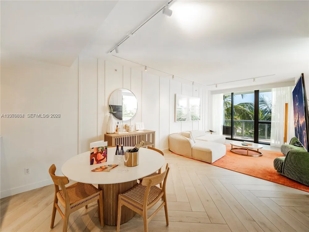 2201 Collins Ave #428 Miami Beach, FL 33139