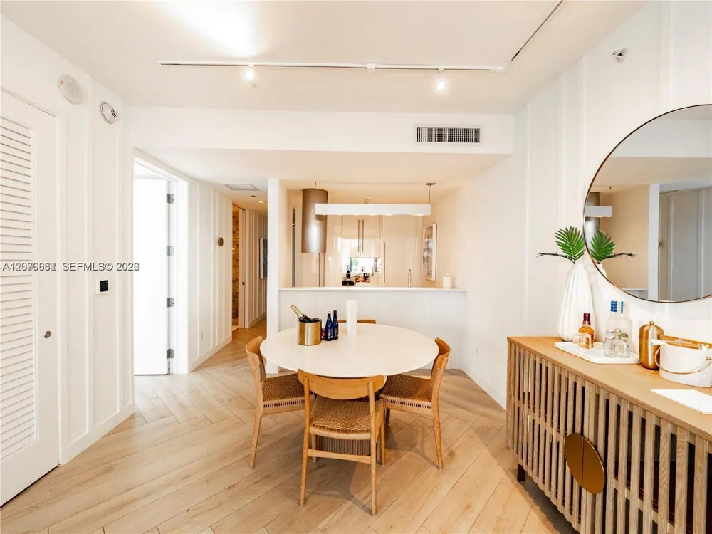 2201 Collins Ave #428 Miami Beach, FL 33139