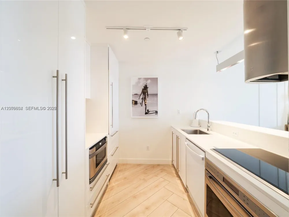 2201 Collins Ave #428 Miami Beach, FL 33139