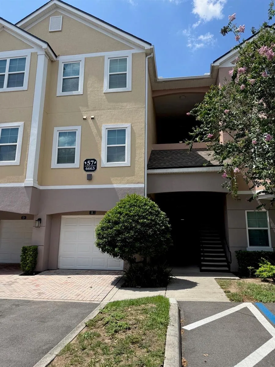 6663 QUEENS BOROUGH AVENUE #206 Orlando, FL 32835