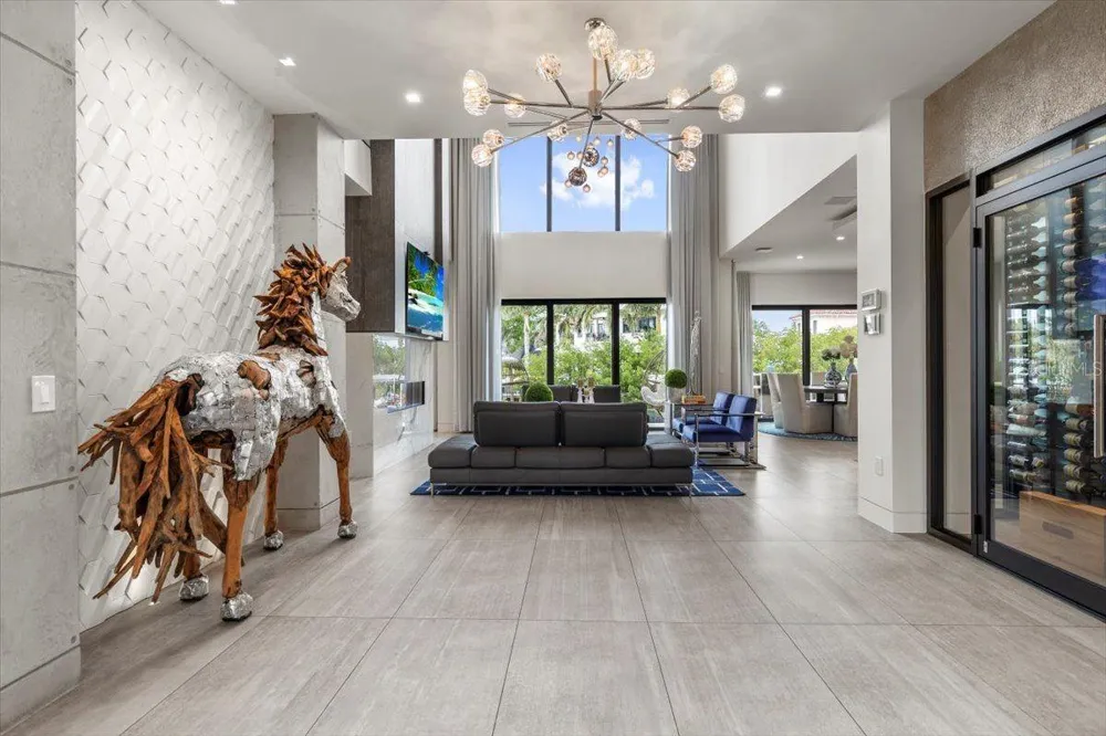 5131 W NEPTUNE WAY Tampa, FL 33609