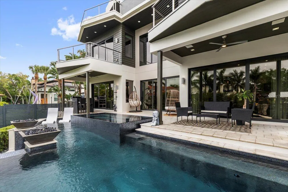 5131 W NEPTUNE WAY Tampa, FL 33609