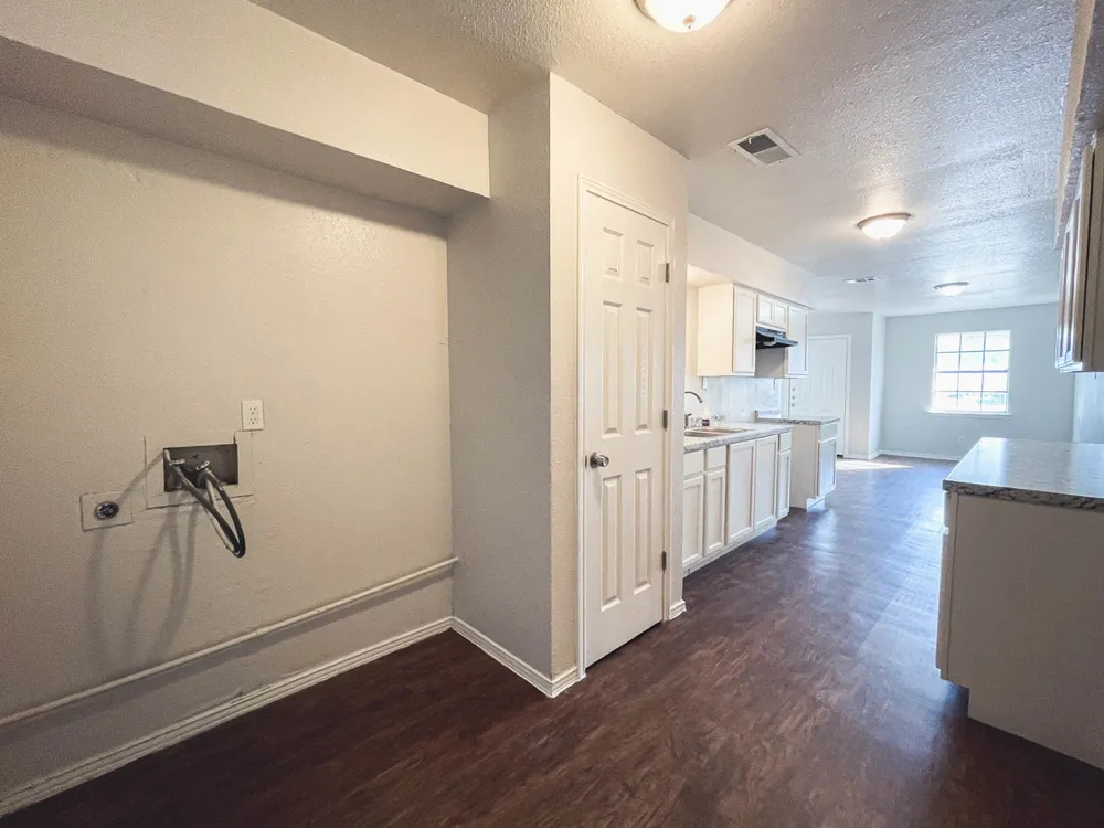 1603 S Hall Street #B Ennis, TX 75119