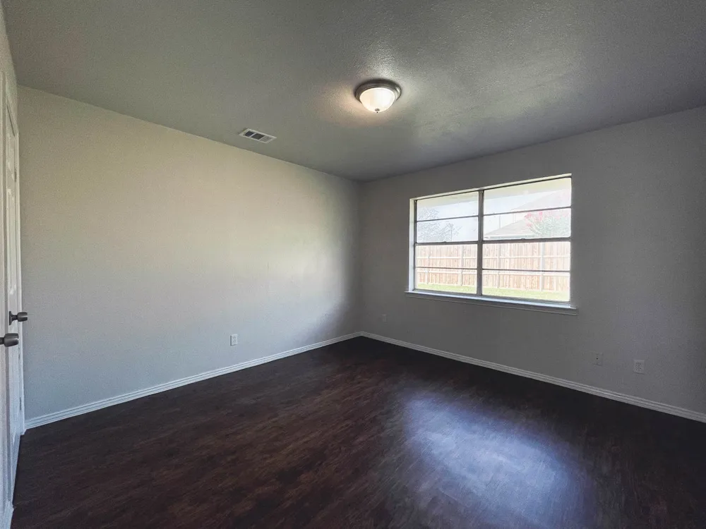 1603 S Hall Street #B Ennis, TX 75119