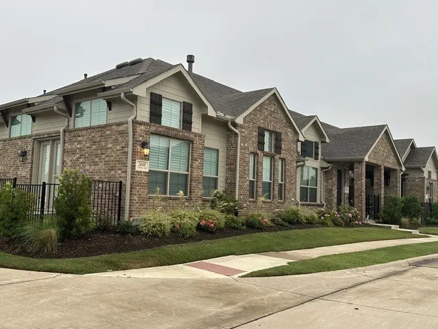 2621 Chablis Drive Grand Prairie, TX 75054
