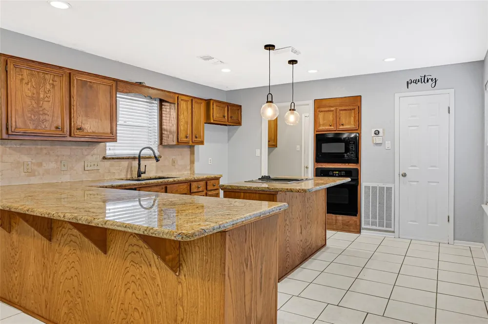 2106 White Feather Trail Crosby, TX 77532