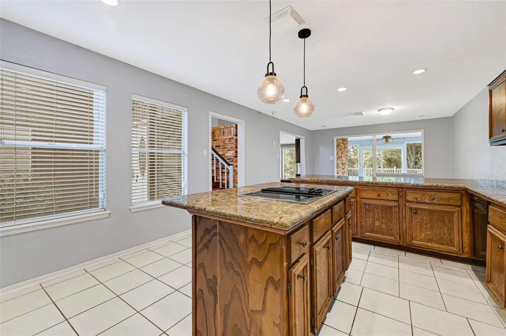 2106 White Feather Trail Crosby, TX 77532