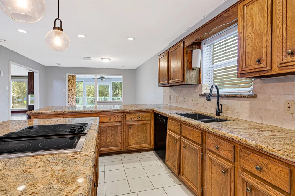 2106 White Feather Trail Crosby, TX 77532