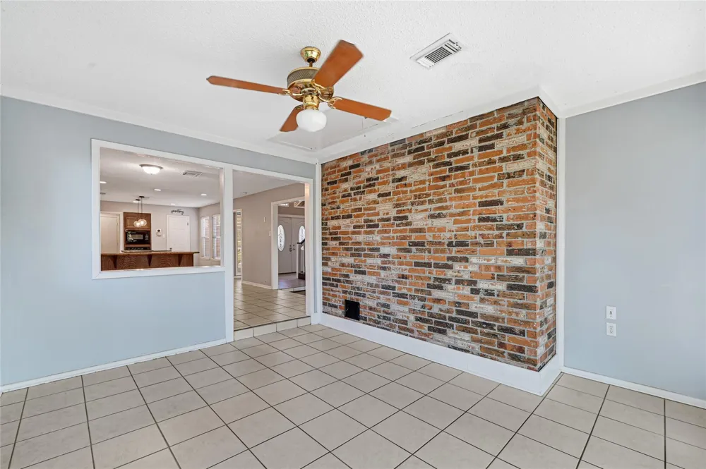 2106 White Feather Trail Crosby, TX 77532