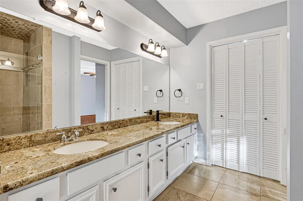 2106 White Feather Trail Crosby, TX 77532