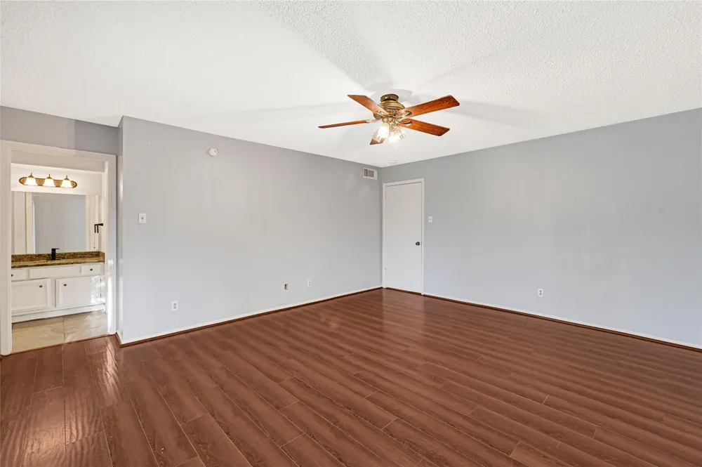 2106 White Feather Trail Crosby, TX 77532