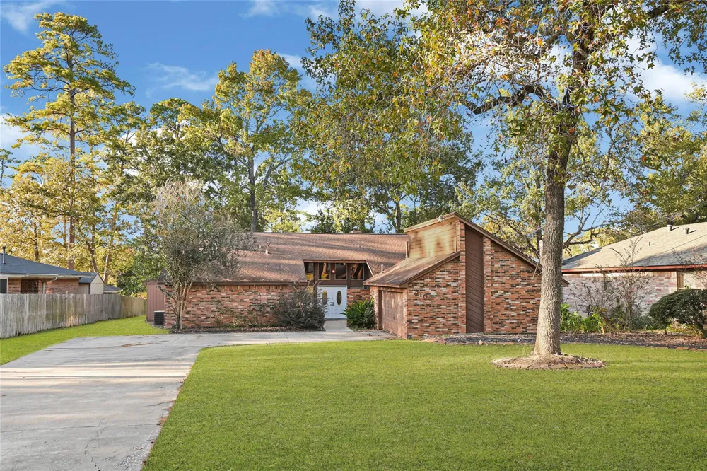2106 White Feather Trail Crosby, TX 77532