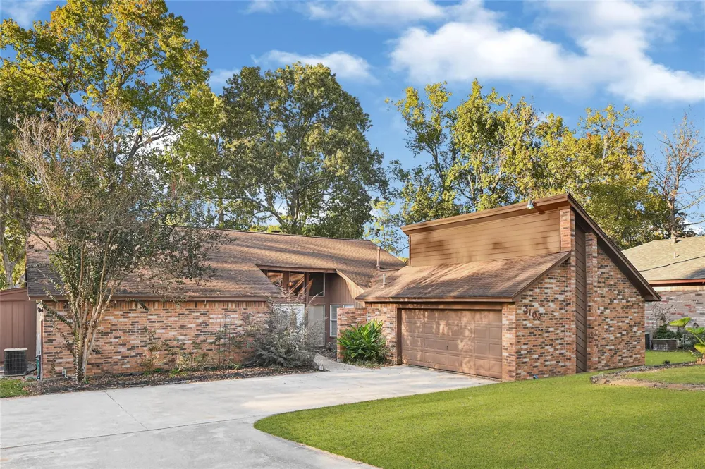 2106 White Feather Trail Crosby, TX 77532
