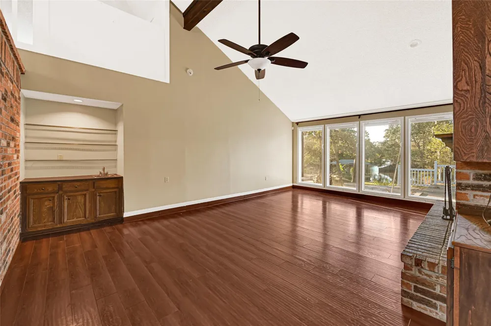 2106 White Feather Trail Crosby, TX 77532