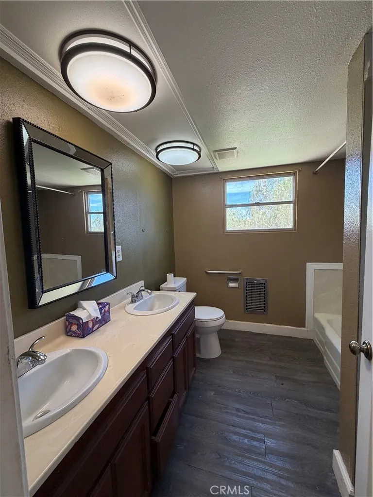 35600 Mitchell Murrieta, CA 92562