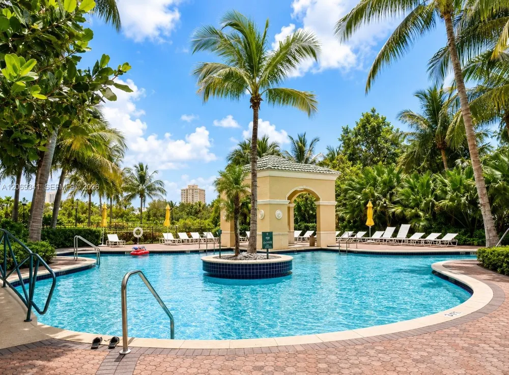 19501 W Country Club Dr #210 Aventura, FL 33180