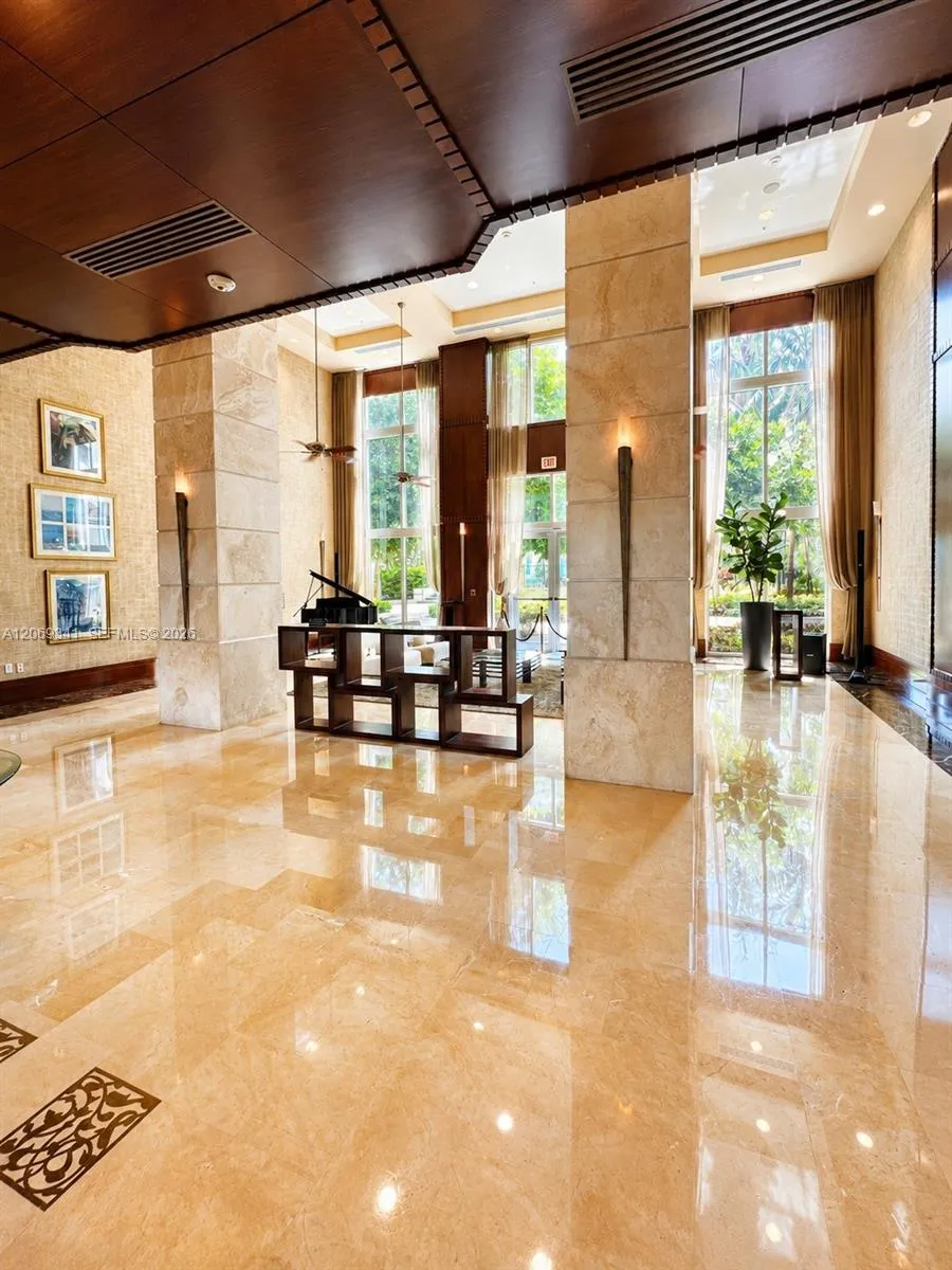 19501 W Country Club Dr #210 Aventura, FL 33180
