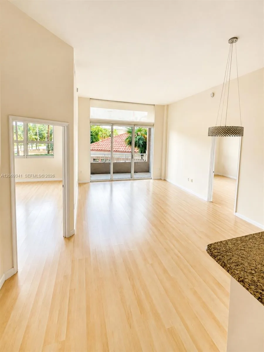 19501 W Country Club Dr #210 Aventura, FL 33180