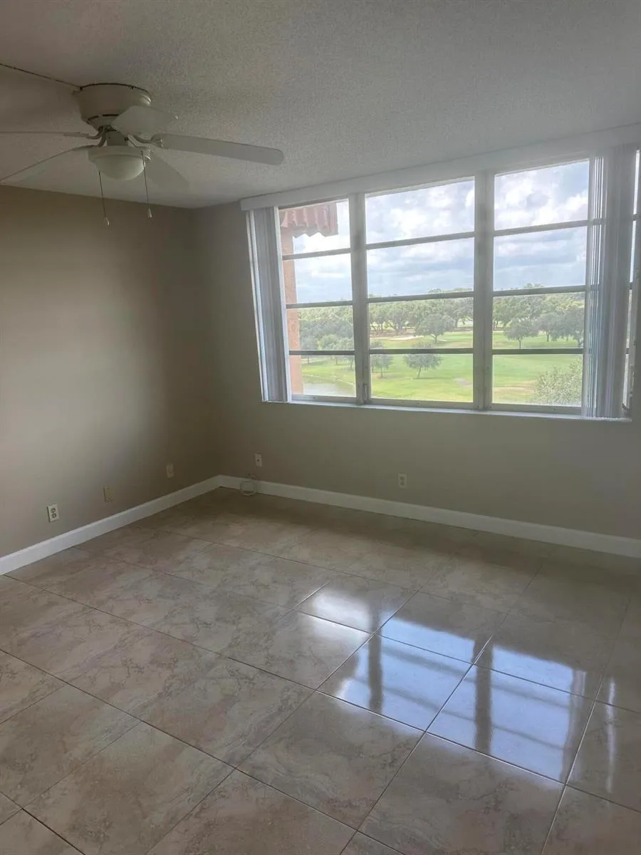 3001 W ROLLING HILLS CIRCLE #709 Davie, FL 33328