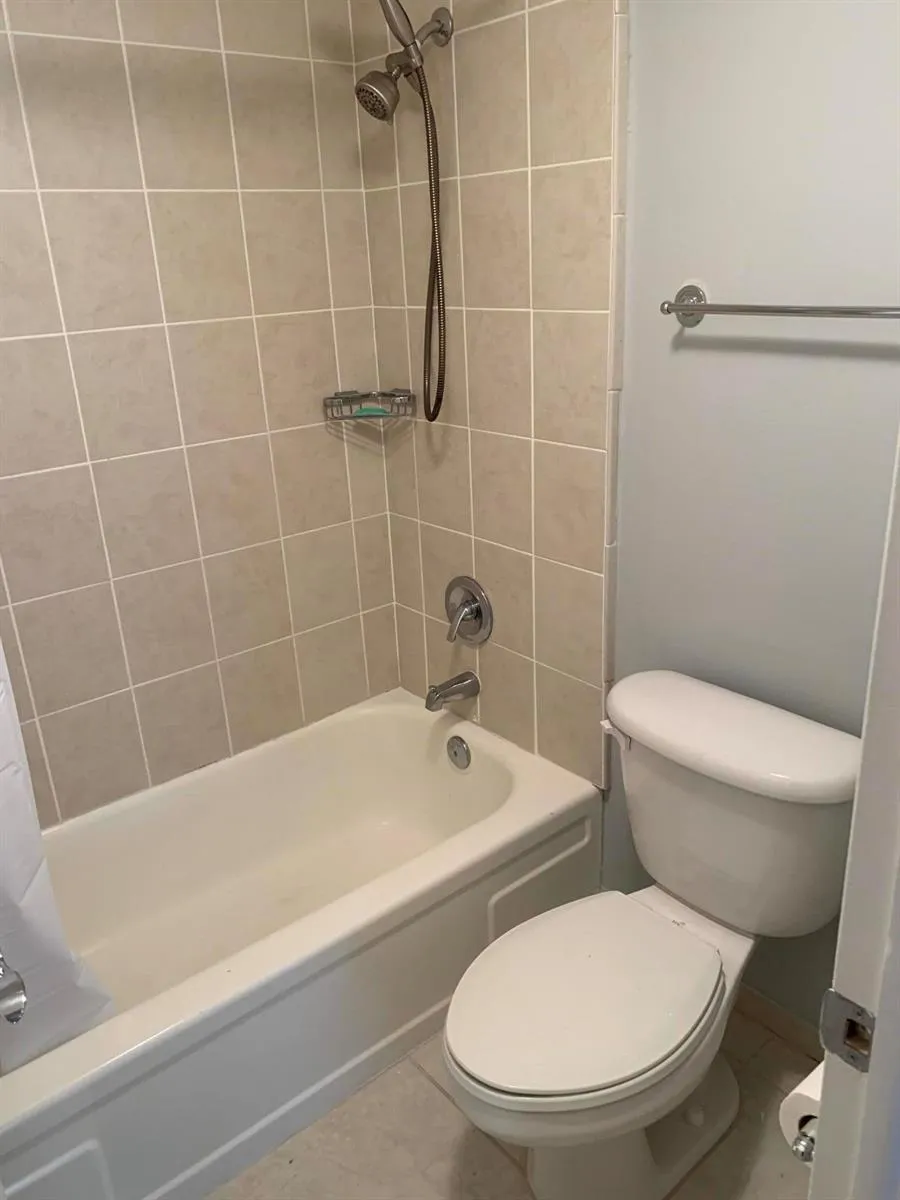 3001 W ROLLING HILLS CIRCLE #709 Davie, FL 33328