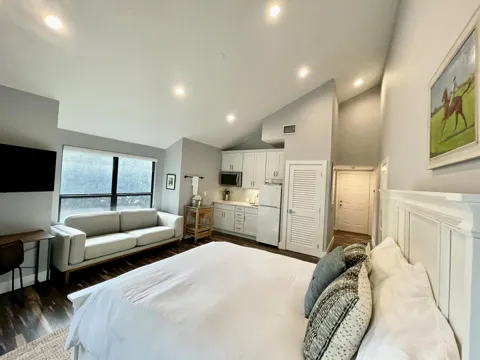 11863 Wimbledon Circle #547